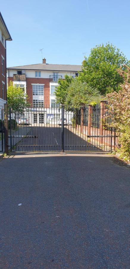 City Center Apartments Free Parking Liverpool Bagian luar foto