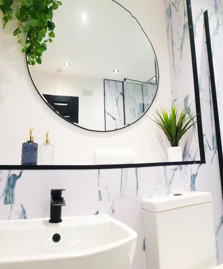 City Center Apartments Free Parking Liverpool Bagian luar foto